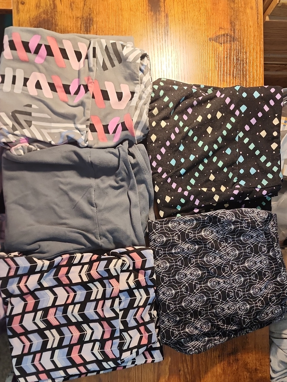 LuLaRoe Casual Leggings Bundle OS Lot of 5 Cool Neutrals Pastel Geometric